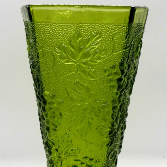 Vintage Anchor Hocking Avocado Green Glass Vase with Grapes and Leaves texured - Picture 3 of 10